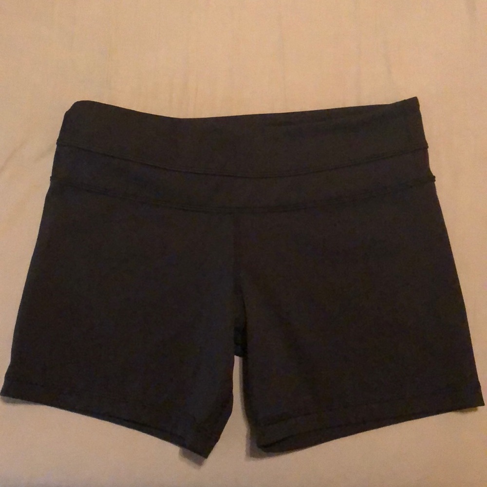 Lululemon Wunder Under shorts size 6.